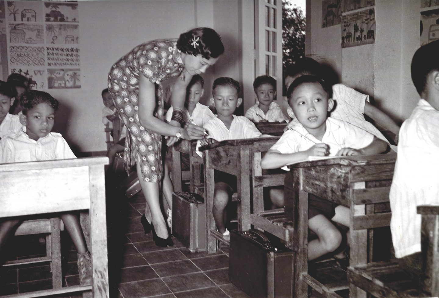 Elizabeth with her students in St Andrew’s School.