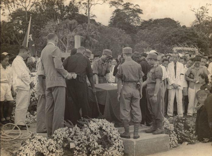 Gan Choo Neo during Lim Bo Seng’s funeral service